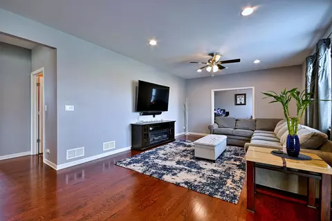 Other - 1128 Kingsmill Dr, Algonquin, IL 60102 photo 2 of 10