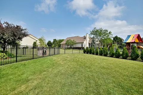 Exterior - 1128 Kingsmill Dr, Algonquin, IL 60102 photo 9 of 9