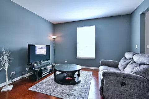 Living - 1128 Kingsmill Dr, Algonquin, IL 60102 photo 2 of 6