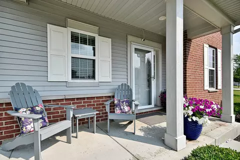 Exterior - 1128 Kingsmill Dr, Algonquin, IL 60102 photo 4 of 9