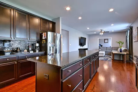 Kitchen - 1128 Kingsmill Dr, Algonquin, IL 60102 photo 3 of 5