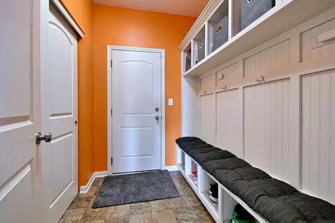 Entry Way - 1128 Kingsmill Dr, Algonquin, IL 60102 photo 2 of 3