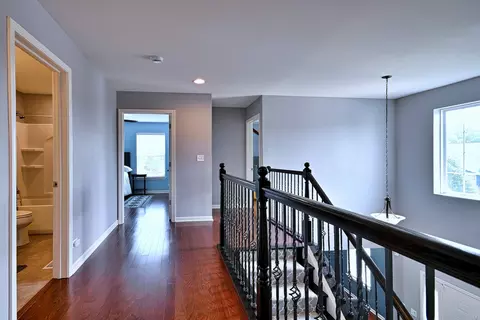 Entry Way - 1128 Kingsmill Dr, Algonquin, IL 60102 photo 3 of 3