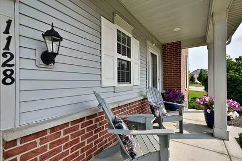 Exterior - 1128 Kingsmill Dr, Algonquin, IL 60102 photo 3 of 9