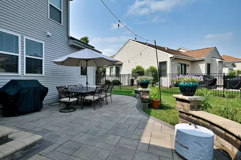 Exterior - 1128 Kingsmill Dr, Algonquin, IL 60102 photo 6 of 9