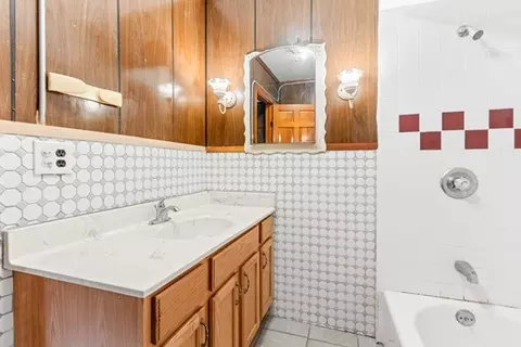 Bath - 3047 S Broad St, Chicago, IL 60608 photo 2 of 4