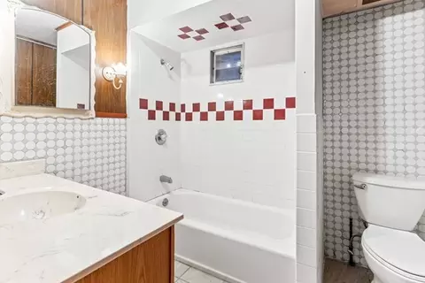 Bath - 3047 S Broad St, Chicago, IL 60608 photo 1 of 4