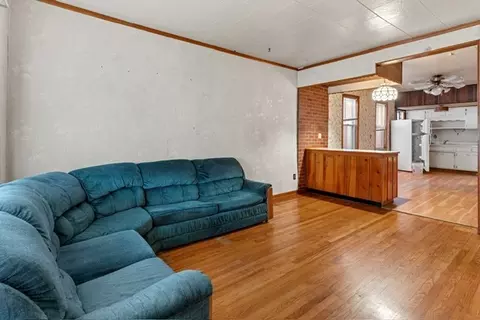 Living - 3047 S Broad St, Chicago, IL 60608 photo 2 of 3