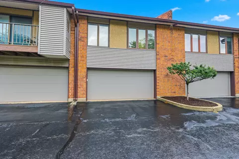 821 Oakton St #104, Elk Grove Village, IL 60007