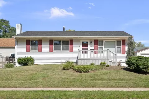 3232 W 15th St, Davenport, IA 52804