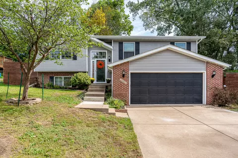 2608 Revo Rd, Davenport, IA 52806