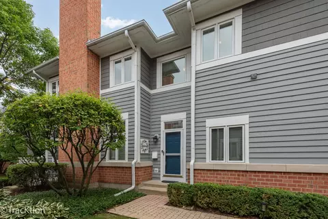 4 Mashie Ct, Woodridge, IL 60517