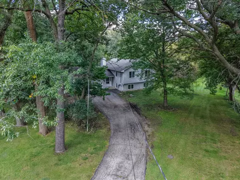 951 Irving Ave, Woodstock, IL 60098