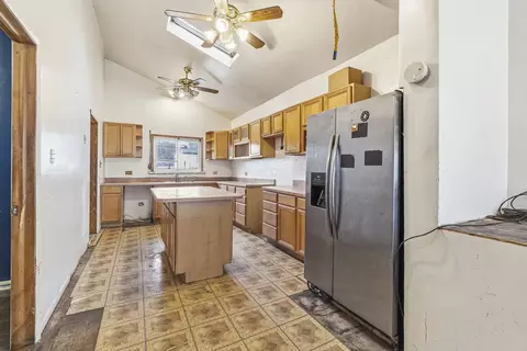 Kitchen - 1008 W 115th St, Chicago, IL 60643 photo 1 of 3