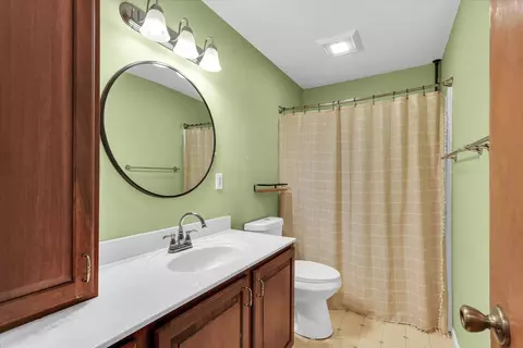 Bath - 1606 Normandy Dr, Champaign, IL 61821 photo 1 of 1