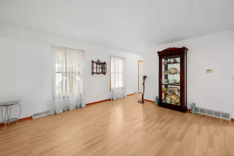 Living - 3526 39th St, Moline, IL 61265 photo 5 of 5