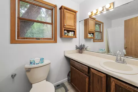 Bath - 3526 39th St, Moline, IL 61265 photo 4 of 4