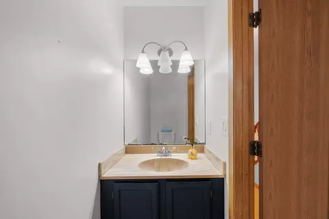 Bath - 3526 39th St, Moline, IL 61265 photo 2 of 4