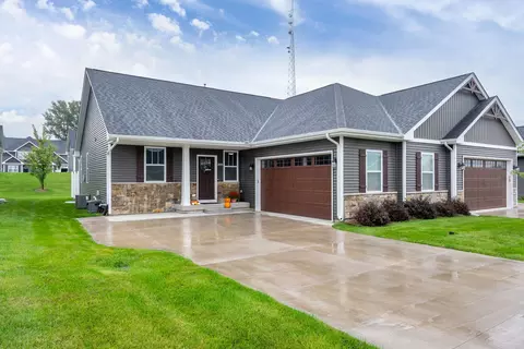 3090 Mary Leigh Dr, Bettendorf, IA 52722