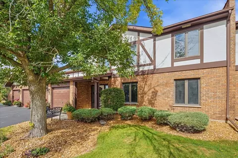 9810 Mill Dr W #E1, Palos Park, IL 60464