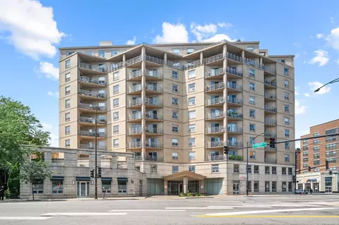 4350 N Broadway St #1002, Chicago, IL 60613