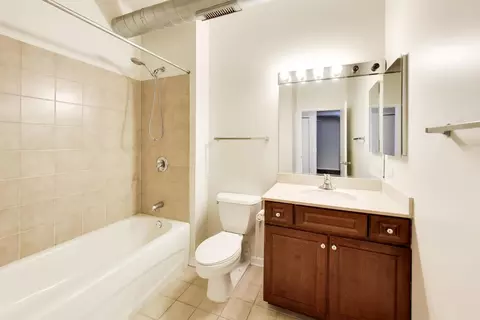 Bath - 1200 W Monroe St #603, Chicago, IL 60607 photo 3 of 3