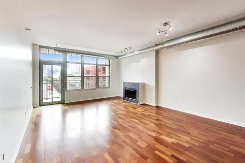 Living - 1200 W Monroe St #603, Chicago, IL 60607 photo 1 of 4