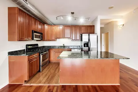 Kitchen - 1200 W Monroe St #603, Chicago, IL 60607 photo 1 of 2