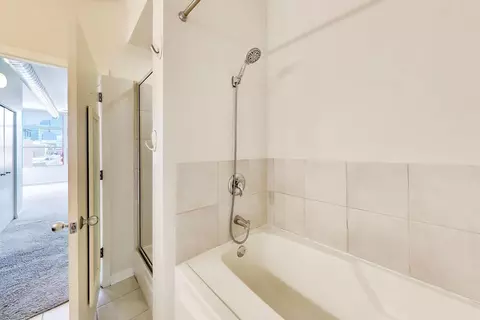 Bath - 1200 W Monroe St #603, Chicago, IL 60607 photo 2 of 3