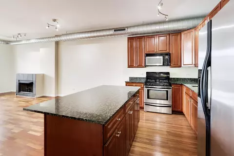 Kitchen - 1200 W Monroe St #603, Chicago, IL 60607 photo 2 of 2