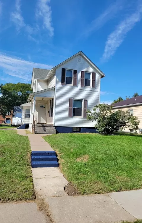 1734 Davie St, Davenport, IA 52804