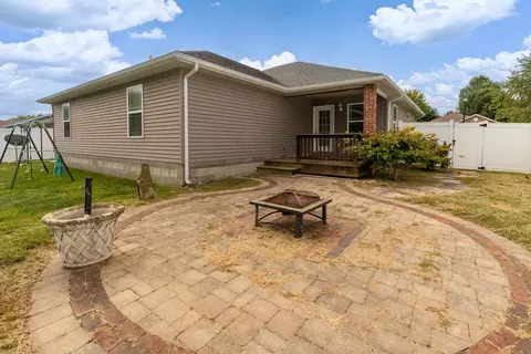 Exterior - 1505 Dew Drop Dr, Marion, IL 62959 photo 5 of 7