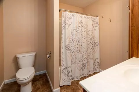 Bath - 1505 Dew Drop Dr, Marion, IL 62959 photo 1 of 3