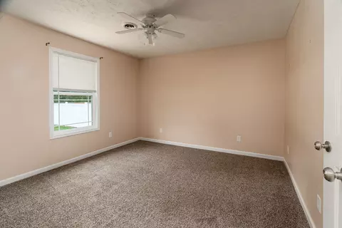 Bedroom - 1505 Dew Drop Dr, Marion, IL 62959 photo 5 of 6