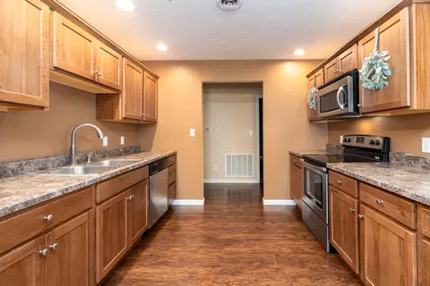 Kitchen - 1505 Dew Drop Dr, Marion, IL 62959 photo 2 of 4