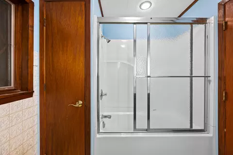 Bath - 416 4th St E, Milan, IL 61264 photo 2 of 2