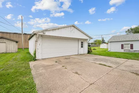 Exterior - 416 4th St E, Milan, IL 61264 photo 2 of 4