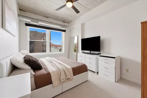 Bedroom - 3260 N Clark St #304, Chicago, IL 60657 photo 2 of 3