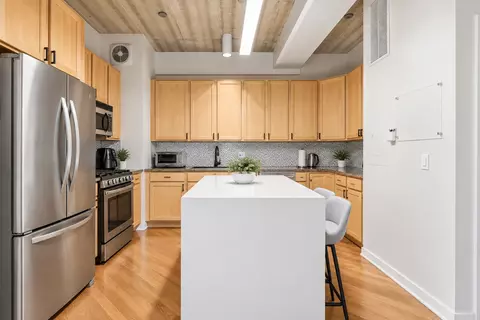 Kitchen - 3260 N Clark St #304, Chicago, IL 60657 photo 2 of 6