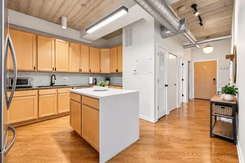 Kitchen - 3260 N Clark St #304, Chicago, IL 60657 photo 5 of 6