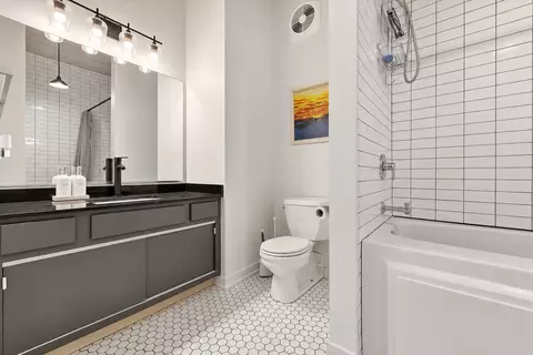 Bath - 3260 N Clark St #304, Chicago, IL 60657 photo 5 of 5