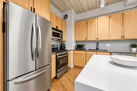 Kitchen - 3260 N Clark St #304, Chicago, IL 60657 photo 3 of 6