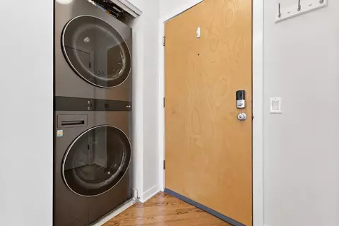 Other - 3260 N Clark St #304, Chicago, IL 60657 photo 3 of 4
