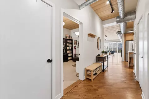 Entry Way - 3260 N Clark St #304, Chicago, IL 60657 photo 1 of 1