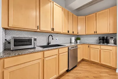 Kitchen - 3260 N Clark St #304, Chicago, IL 60657 photo 4 of 6
