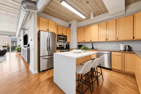 Kitchen - 3260 N Clark St #304, Chicago, IL 60657 photo 1 of 6