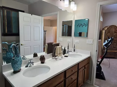 Bath - 2841 Normandy Cir, Naperville, IL 60564 photo 1 of 3