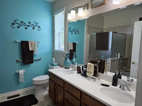 Bath - 2841 Normandy Cir, Naperville, IL 60564 photo 2 of 3