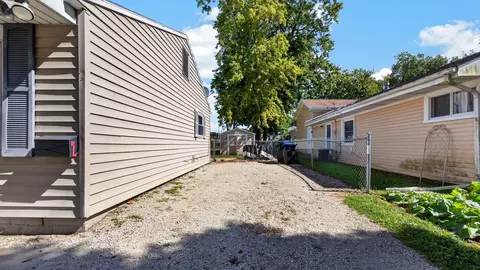 Exterior - 1121 N State St, Bloomington, IL 61701 photo 2 of 10
