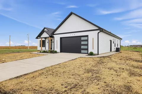 Exterior - 120 Lea Ln, Forsyth, IL 62535 photo 2 of 7